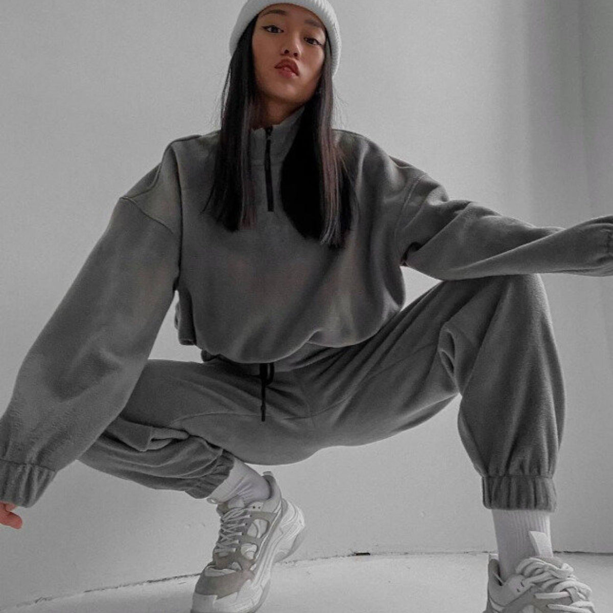 2pcs fleece fabric crop sweatshirt and cuff jogger