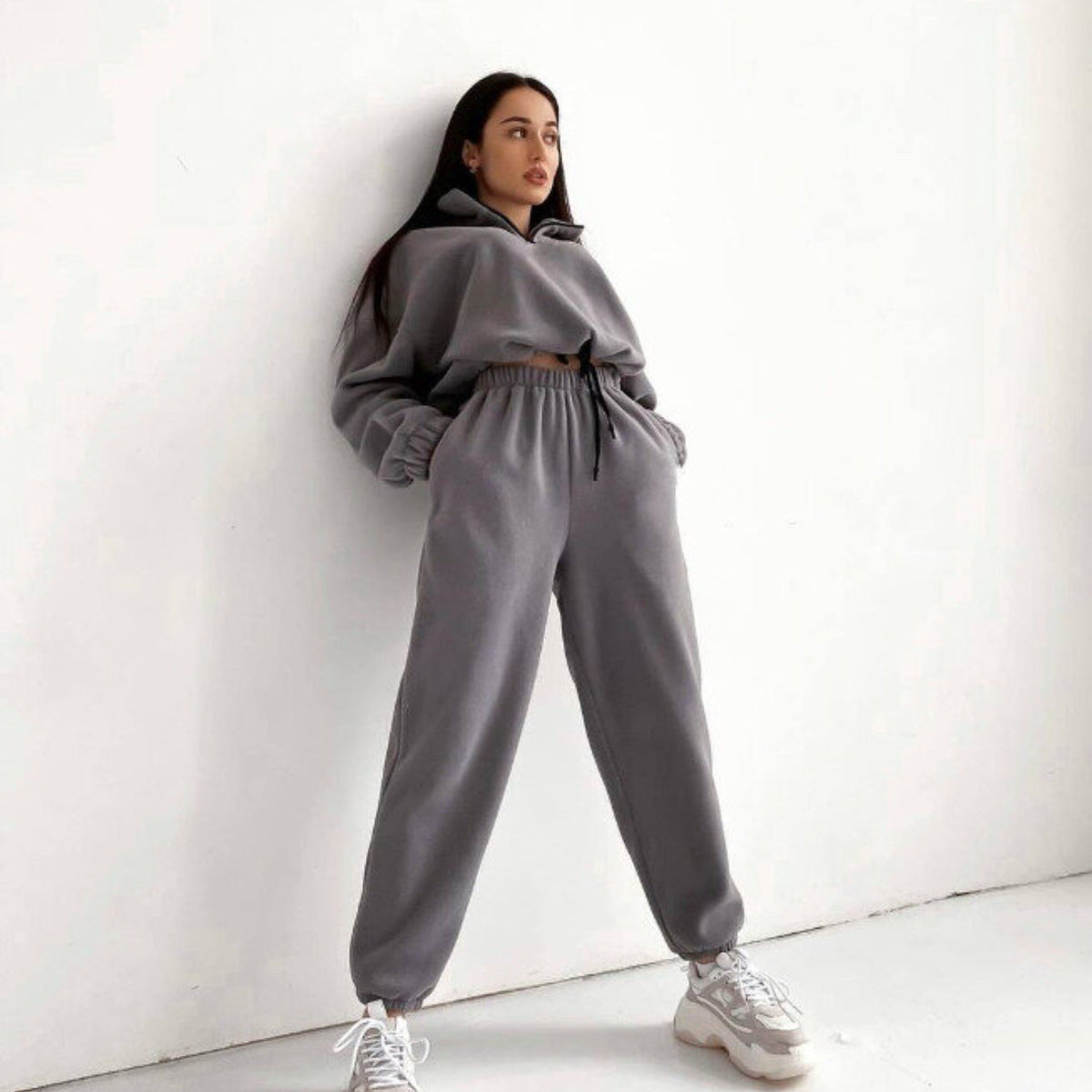 2pcs fleece fabric crop sweatshirt and cuff jogger