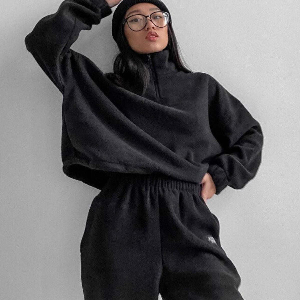 2pcs fleece fabric crop sweatshirt and cuff jogger